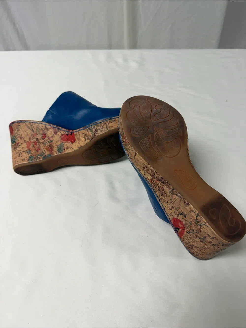 b.o.c. Born Concept 4” Wedge Slip On Sandals W/Flowers On Heel Size 9M